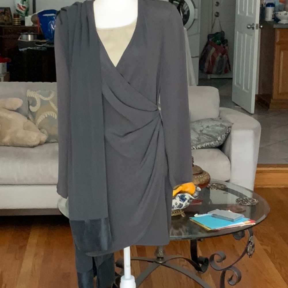 Elegant Episode formal dress - Picture 2 of 11